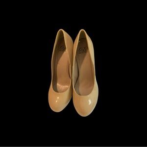 Elegant Cream Women's Pumps 3/$25